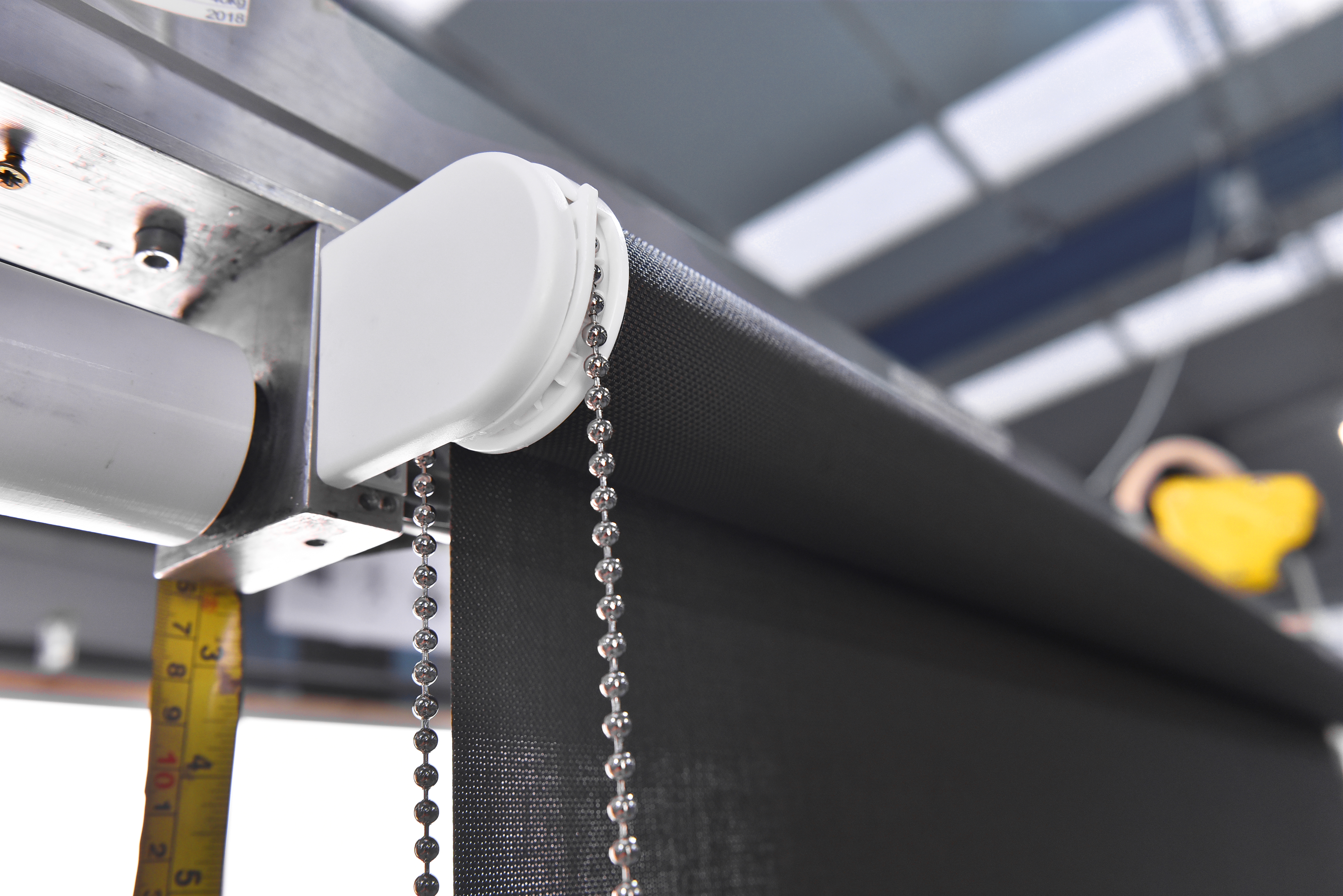 Chain controlled roller blind